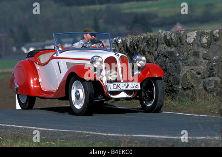 Auto, BMW 315, 1, Roadster, Oldtimer, Baujahr 1935-1936, 1930er Jahre, dreißiger Jahre, rot-weiß, treibende, schräge Front, Vorderansicht, Stockfoto