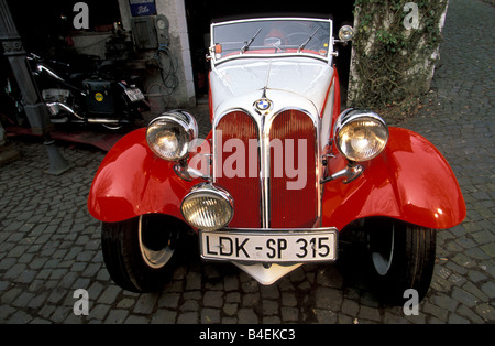 Auto, BMW 315, 1, Roadster, Oldtimer, Baujahr 1935-1936, 1930er Jahre, dreißiger Jahre, rot-weiss, stehend, schräge Front, Frontansicht Stockfoto