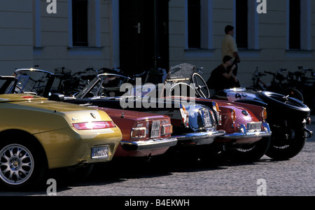 Auto, 90 Jahre Alfa Romeo, Landschaft, Natur, Sommer, Sonnenuntergang, Oldtimer Auto, 1960er Jahre, sechziger Jahre, 2600 Spider Touring 1963, Cabrio Stockfoto