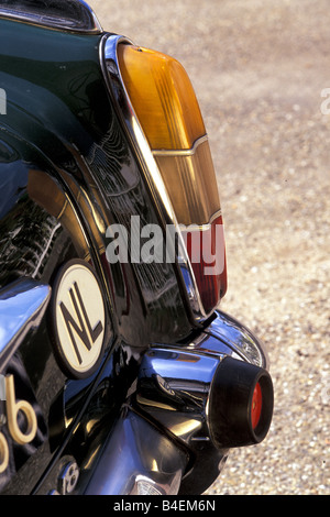 Auto, Tatra 603, Modelljahr 1964, Oldtimer, 1960er Jahre, sechziger Jahre, grün, Limousine, Detail, Details, Hintergrundbeleuchtung, Technik, technisch, Te Stockfoto