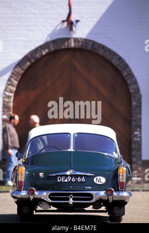 Auto, Tatra 603, Modelljahr 1964, Oldtimer, 1960er Jahre, sechziger Jahre, grün, Limousine, stehend, Rückansicht, Stadt Stockfoto