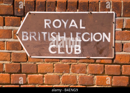 Wegweiser zu The Royal British Legion Club in Uk Stockfoto