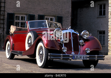 Horch 853 A Cabrio, Baujahr 1938, Rubin gefärbt, stehend, schräge Front, Vorderansicht, Stadt, Landschaft, Landschaft Stockfoto