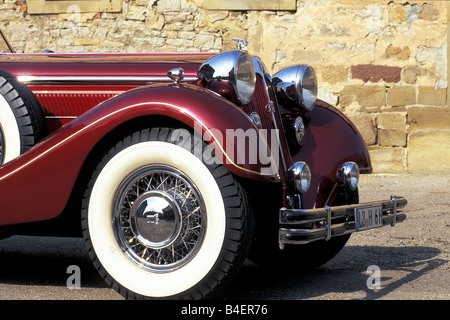 Horch 853 A Cabrio, Baujahr 1938, rubinrote Farbe, Detail, Details, Scheinwerfer, Scheinwerfer, Scheinwerfer, Scheinwerfer, Vorderreifen, Stockfoto