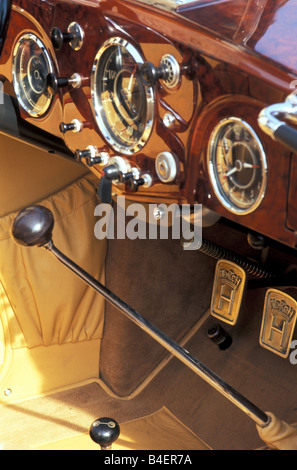 Horch 853 A Cabrio, Baujahr 1938, rubinrote Farbe, Detail, Details, Innenraum, Cockpit, Schalthebel, Schaltung, Getriebe ändern Stockfoto