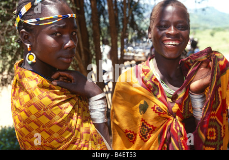 Ethnische Karamojong Frauen in Tracht, Porträt, Karamoja, Uganda, Afrika Stockfoto