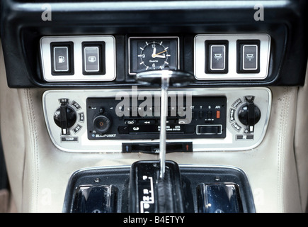 Daimler Double Six, Baujahr 1981, detail, Details, Innenraum, Cockpit, trösten, Carmatik, Carradio, Technik, technische, techn. Stockfoto