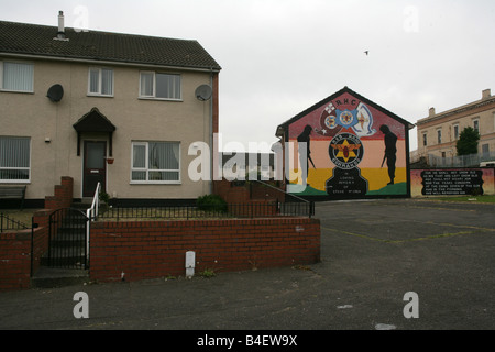 Loyalist Wandbild zur Erinnerung an Stevie McCrea in Belfast, Nordirland, Vereinigtes Königreich. Stockfoto