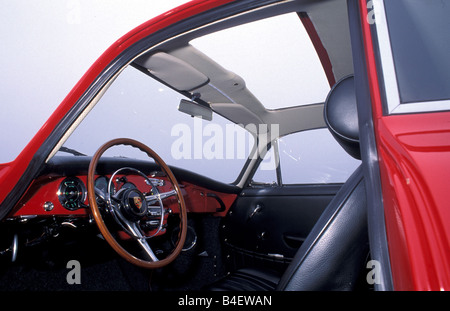 Auto, Porsche 356 Carrera 2, Baujahr 1963, rot, Sport Auto, Coupé, Coupe, rot, Oldtimer, 1960er Jahre, sechziger Jahre, Innenraum, Cockpit, Stockfoto