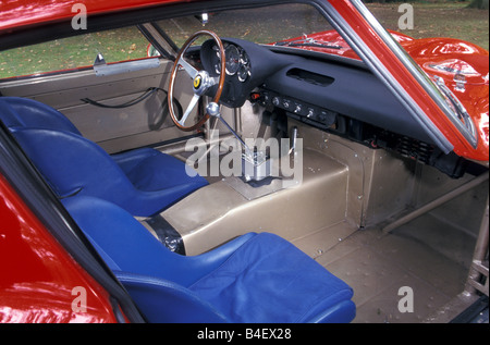 Auto, Ferrari 250 GTO, Modelljahr 1962-1964, 1960er Jahre, sechziger Jahre, Oldtimer, Sportwagen, Coupé, Coupe, rot, Innenraum, Cockpit, Sitze Stockfoto