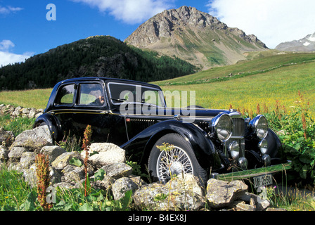 Auto, Alvis, Oldtimer, Limousine, schwarz, Baujahr 1940, 1940er Jahre, vierziger Jahre, stehend, schräge Front, Vorderansicht, Landschaft, Szene Stockfoto