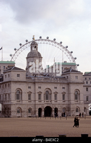 Horse Guards Gebäude im Hintergrund, London Eye, Westminster, London, England, Großbritannien Stockfoto