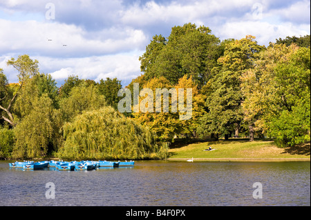 Bootfahren See Regents Park London Vereinigtes Königreich Stockfoto