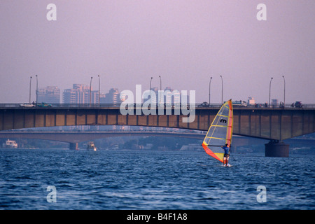 Windsurfen auf dem Nil in Kairo, Ägypten. Stockfoto