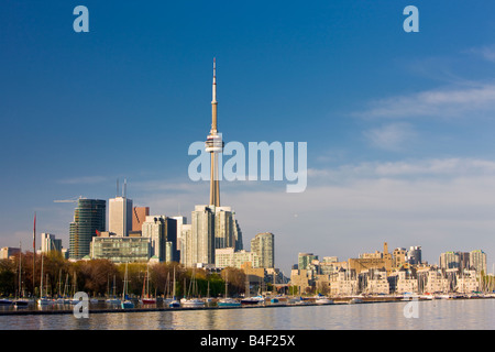 Stadt von Toronto gesehen von Ontario Place in Toronto, Ontario-See, Ontario, Kanada. Stockfoto