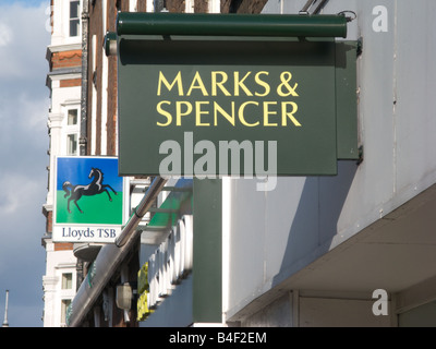 Marks und Spencer Shop anmelden und Lloyds TSB Bank anmelden Straße Stockfoto