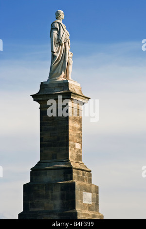 Denkmal für Admiral Lord Collingwood befindet sich in der Nähe von Tynemouth mit Blick auf den Fluss Tyne, North Tyneside, England Stockfoto