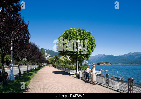 Promenade am Seeufer in Stresa Isole Borromäischen Lago Maggiore Italien blickt Stockfoto