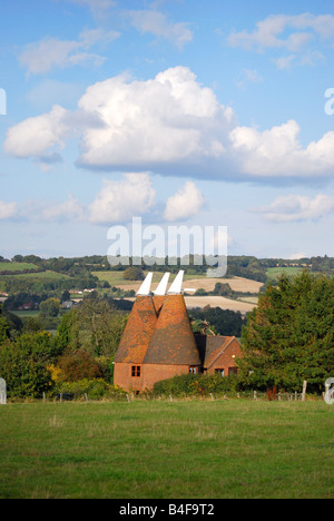 Oast House in Landschaft, in der Nähe von Seal, Kent, England, Vereinigtes Königreich Stockfoto