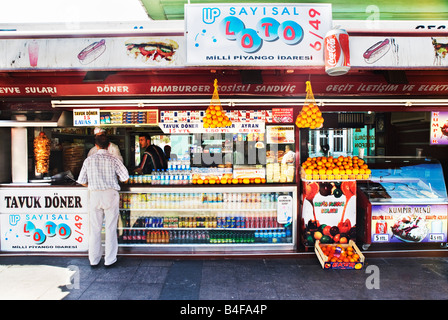 Kebab und trinken Verkäufer, Istanbul Stadtzentrum, Istanbul, Türkei Stockfoto