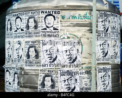 Plakat der Menschen s Bündnis für Demokratie fordert Bestrafung von Shinawatra Thaksin und andere Politiker Bangkok Septemb Stockfoto