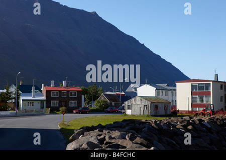 Die Stadt Isafjördur westlich von Island Stockfoto