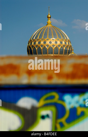 Die Neue Synagoge "Neue Synagoge" in der Oranienburger Straße von Berlin betrachtet vom Kunsthaus Tacheles, Deutschland Stockfoto