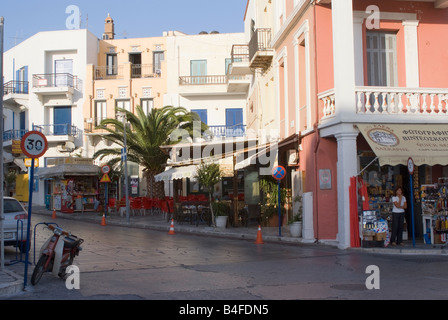 Shop und Guest House Hotel am Ende der Main Street in Tinos Stadt Insel Tinos Kykladen Ägäis Griechenland Stockfoto