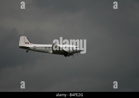 Dakota auf eine Duxford Airshow fliegen Stockfoto