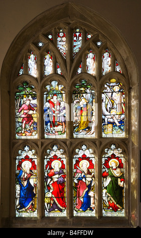 Glasfenster in der typischen englischen Landhaus Dorf Kirche der Allerheiligen Kirche, alle Cannings, Wiltshire, England, Grea Stockfoto