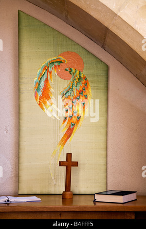 Zeitgenössischen Tapete in einer Seitenkapelle in Allerheiligen-Kirche, alle Cannings, Wiltshire, England, Großbritannien, UK Stockfoto