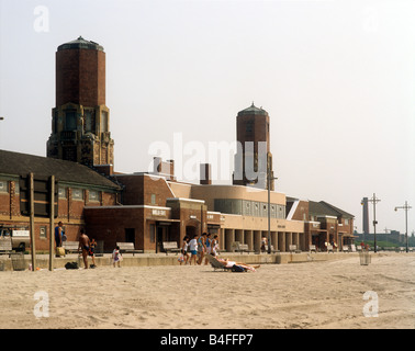 Badehaus am Jacob Riis Park Teil des Gateway National Recreation Area auf der Halbinsel Rockaway, New York Stockfoto