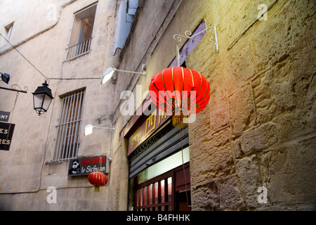 Ein chinesisches Restaurant in einer Seitenstraße von Montpellier, Südfrankreich Stockfoto