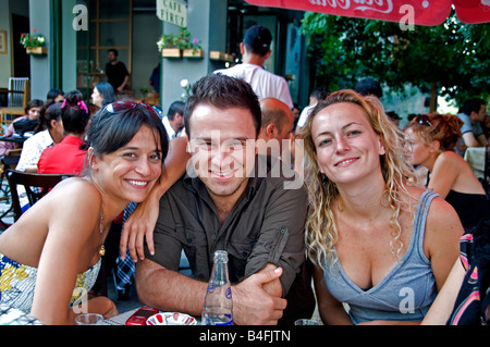 Universitätsviertel Studenten Istanbul Galatasaray Cukurcuma in der Nähe von Istiklal Caddesi Beyoglu einkaufen Straßenterrasse Bar Bistro Cafe Stockfoto