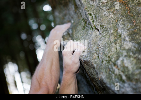 Bouldern und Klettern ohne Seil in Squamish, British Columbia Stockfoto