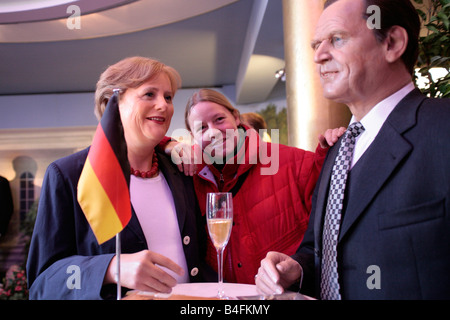 Wachsfiguren von Angela Merkel und Gerhard Schröder an Panoptikum Hamburg Stockfoto