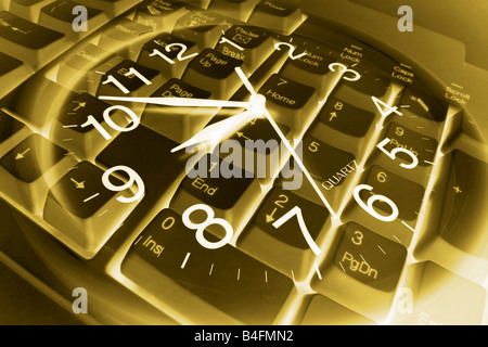 Uhr und Computer-Tastatur Stockfoto
