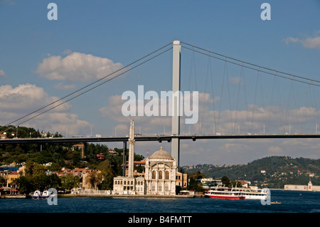 Ortaköy Moschee Camii Bosporus Brücke Istanbul Türkei Stockfoto