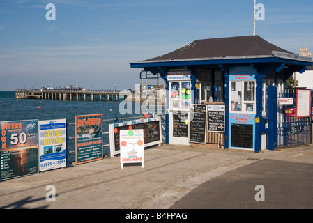 Der Eingang zum Swanage Pier, Dorset, England, UK Stockfoto