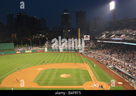 PNG-Stadion während eines Piraten Nacht Spiel, die Innenstadt von Pittsburgh, Pennsylvania Stockfoto