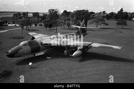 Flugzeug Vickers Valliant B1 force August 1965 Vickers Valliant B1 ehemalige V Bomber XD818 Gate Guardian in RAF Marham Norfolk Stockfoto