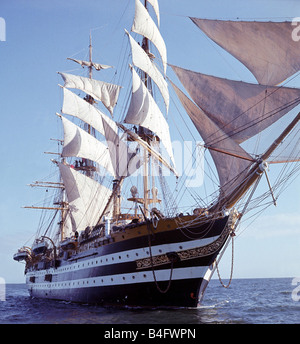 Die italienischen Großsegler Amerigo Vespucci für die Ausbildung, die Ankunft in Plymouth Sound August 1967 verwendet Stockfoto