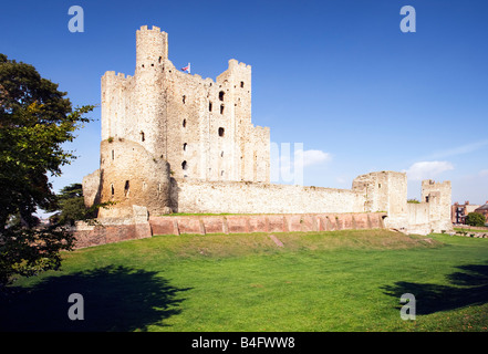 Der Bergfried und ein Teil der Gardine Wand Rochester Castle Kent Stockfoto