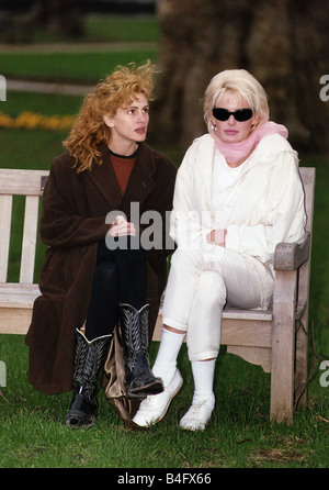 Daryl Hannah, US-amerikanische Schauspielerin mit Schauspielkollegin Julia Roberts In einem Londoner Park Dbase Mirrorpix Stockfoto