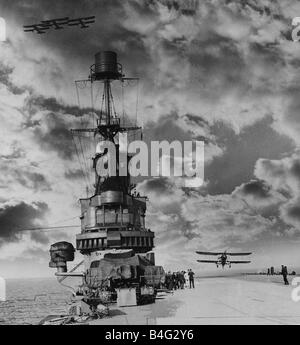 Ein Fairey Swordfish der Fleet Air Arm kommt ins Land auf dem Flugdeck der HMS Ark Royal Circa 1938 Stockfoto