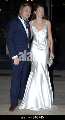 Jamie Oliver ankommen in der Royal Albert Hall für The National TV Awards mit Frau Jules Oktober 2005 Stockfoto