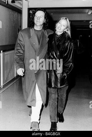 Patsy Kensit Actress und Jimm Kerr der Lead-Sänger der simple Minds Heathrow Flughafen nach Los Angeles, wo sie endet Dreharbeiten für tödliche Waffe, verlassen Stockfoto