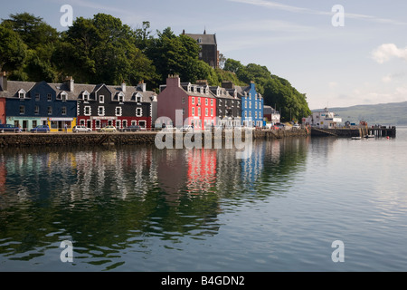 Auf dem Land entlang der Uferpromenade Tobermory Mull Schottland Stockfoto
