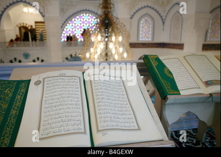 Koran in der Sehitlik Moschee, Berlin, Deutschland Stockfoto