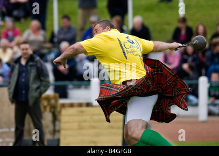 Sportler zu den Hammerwurf bei der Cowal Versammlung. Eine traditionelle Highland-Games findet jedes Jahr in Dunoon in Schottland Stockfoto